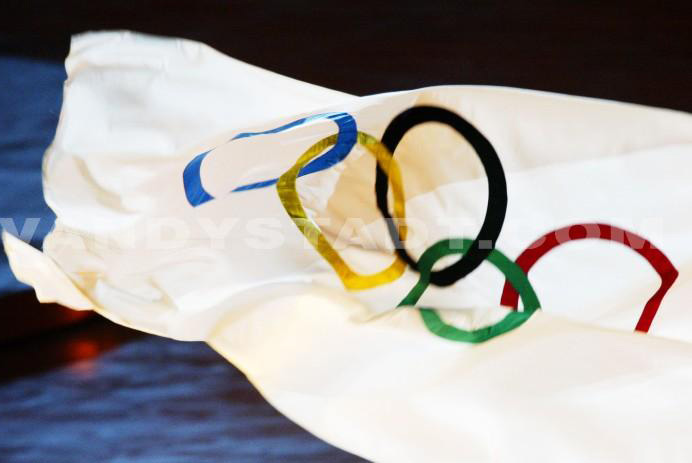 VIDEO. VIDEO. Le drapeau olympique hissé au Maracana - JO Paris